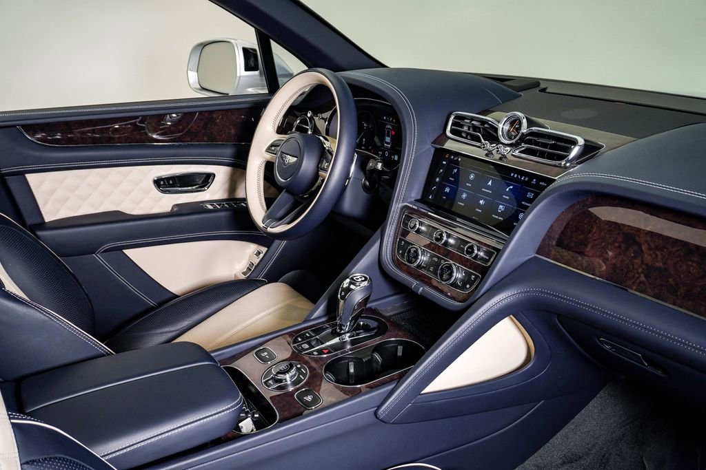Used 2022 Bentley Bentayga AWD/4WD image 14