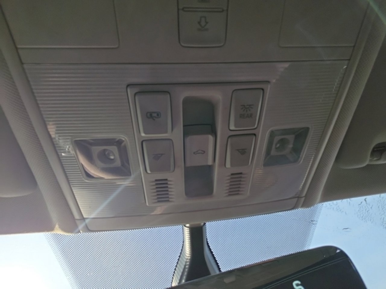 Used 2021 Volkswagen Tiguan SE image 37