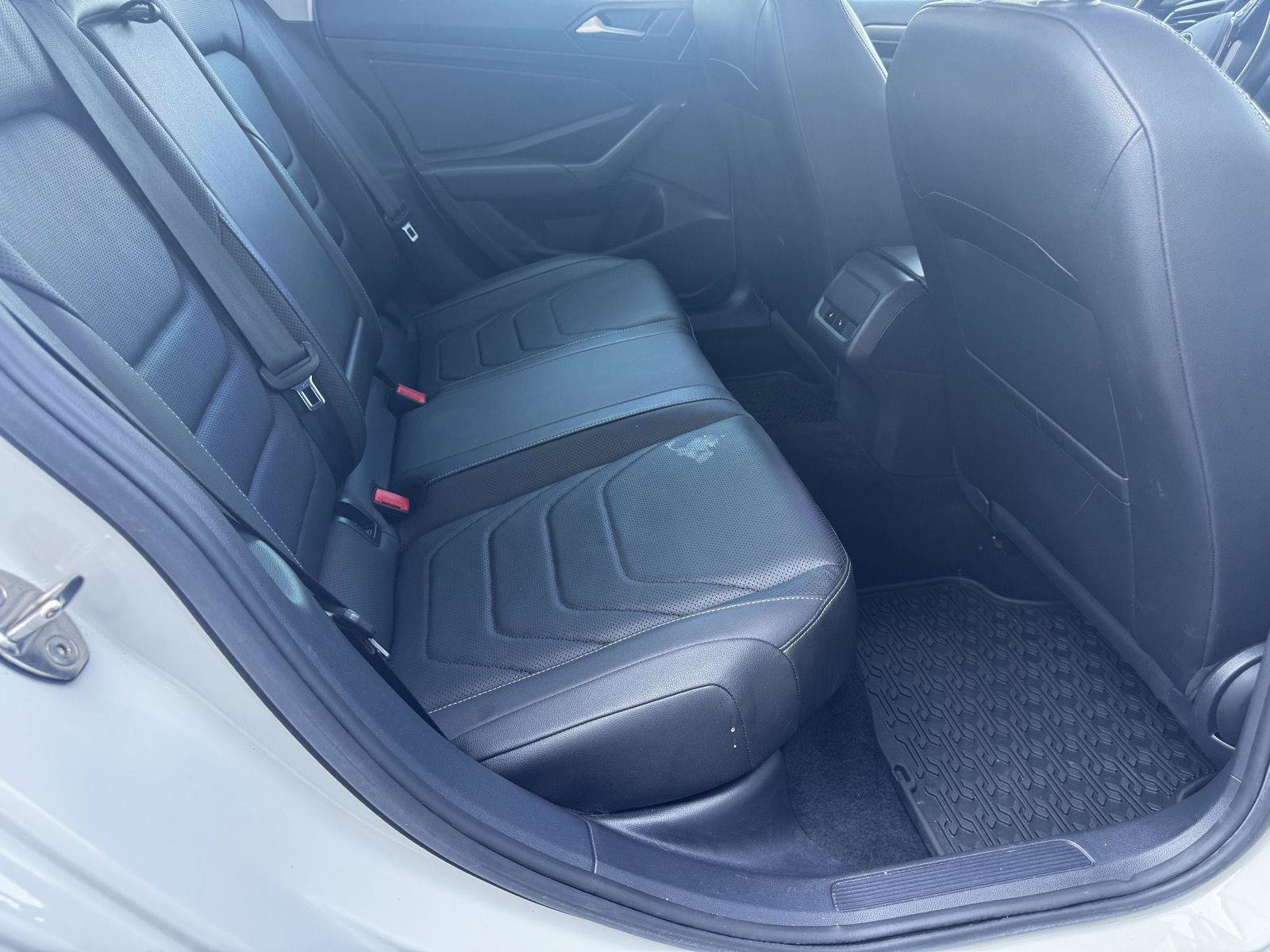 Used 2019 Volkswagen Jetta SEL Premium FWD image 18