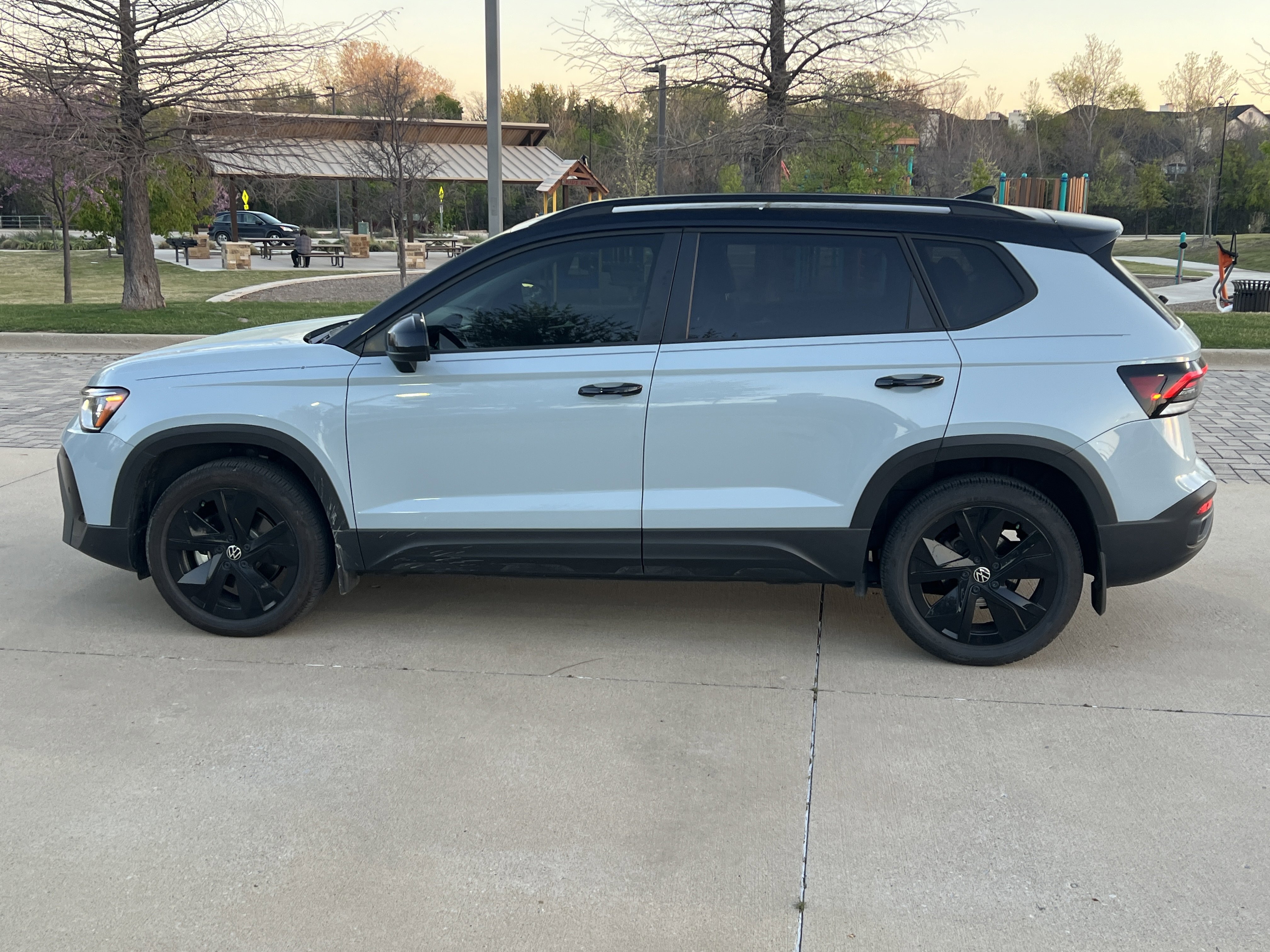 Used 2025 Volkswagen Taos SE image 7