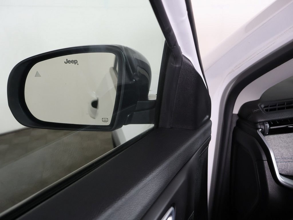 Used 2022 Jeep Compass Latitude AWD/4WD image 32