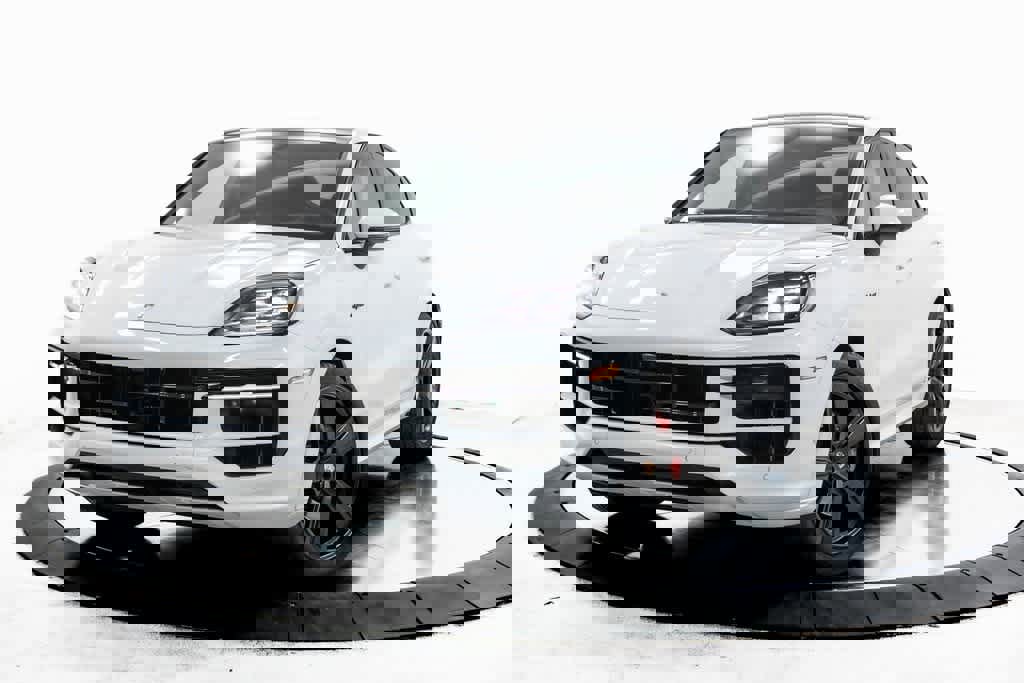 Certified 2025 Porsche Cayenne S image 1