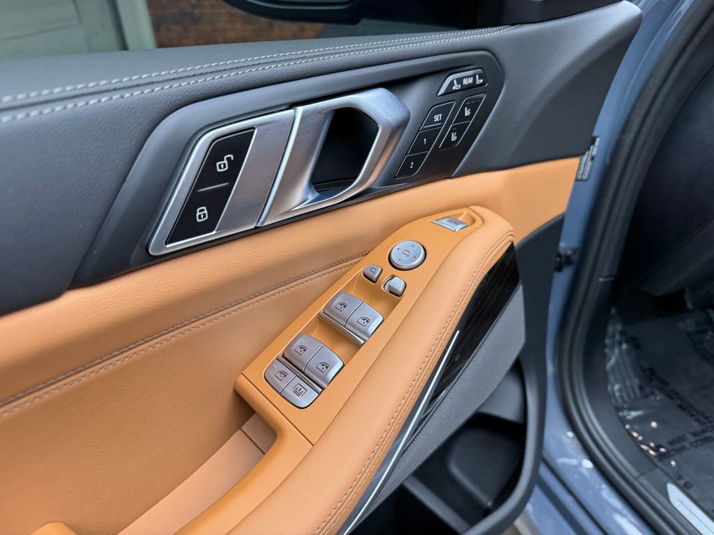 Certified 2025 BMW X7 xDrive40i w/ Executive Package image 12