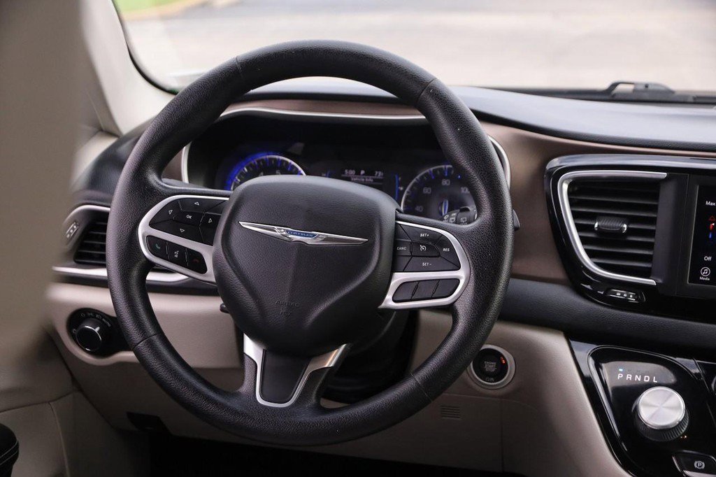 Used 2021 Chrysler Voyager Lxi image 25