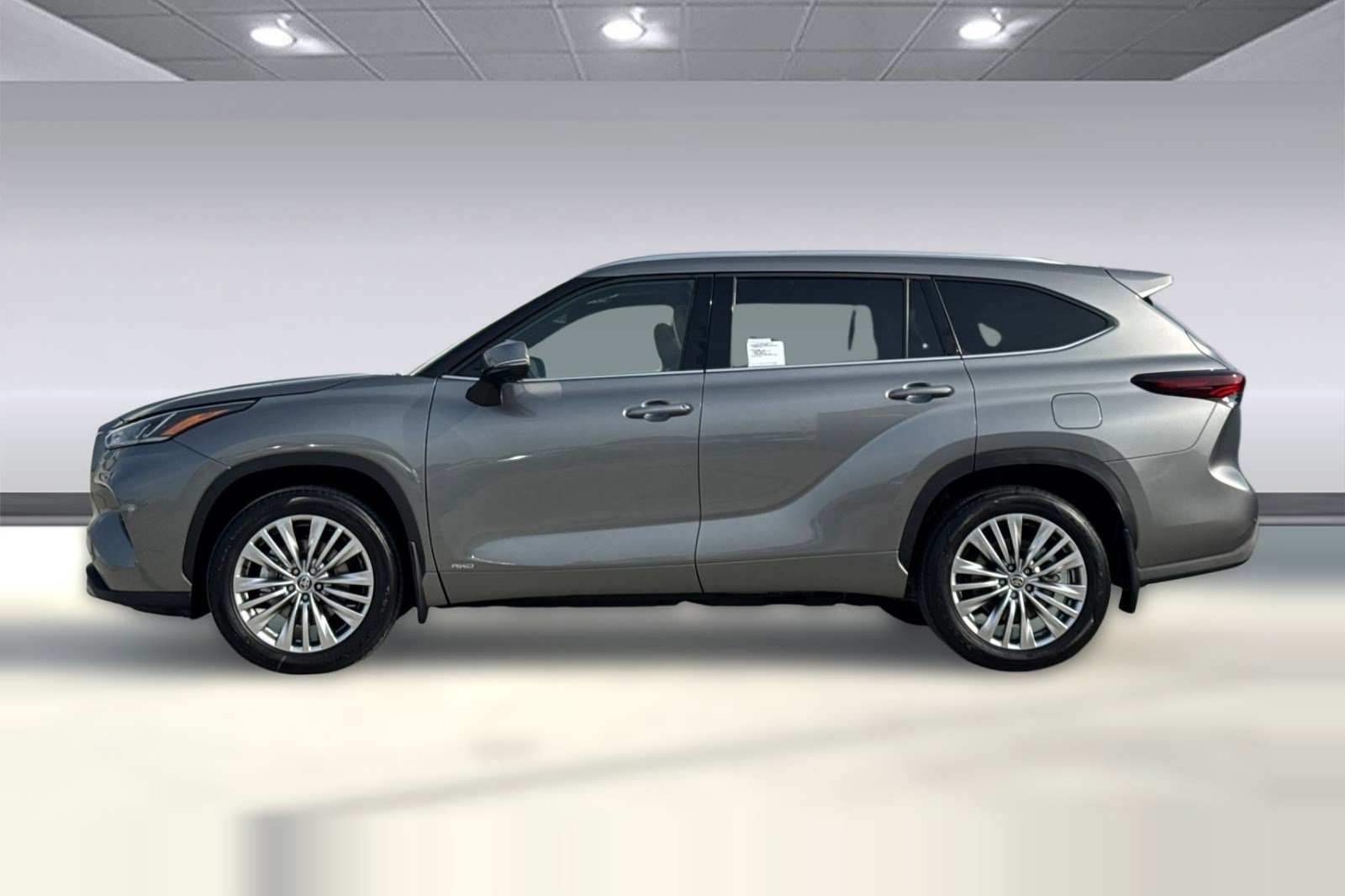 New 2026 Toyota Highlander Platinum image 6