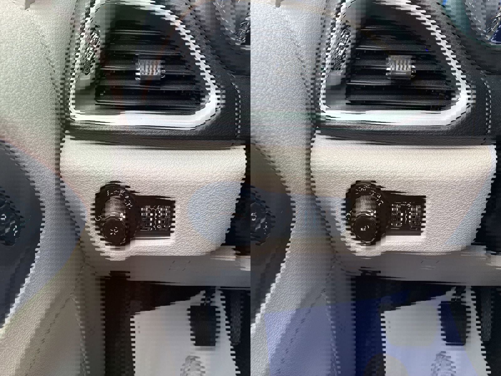 Used 2022 Chrysler Pacifica Touring-L image 28