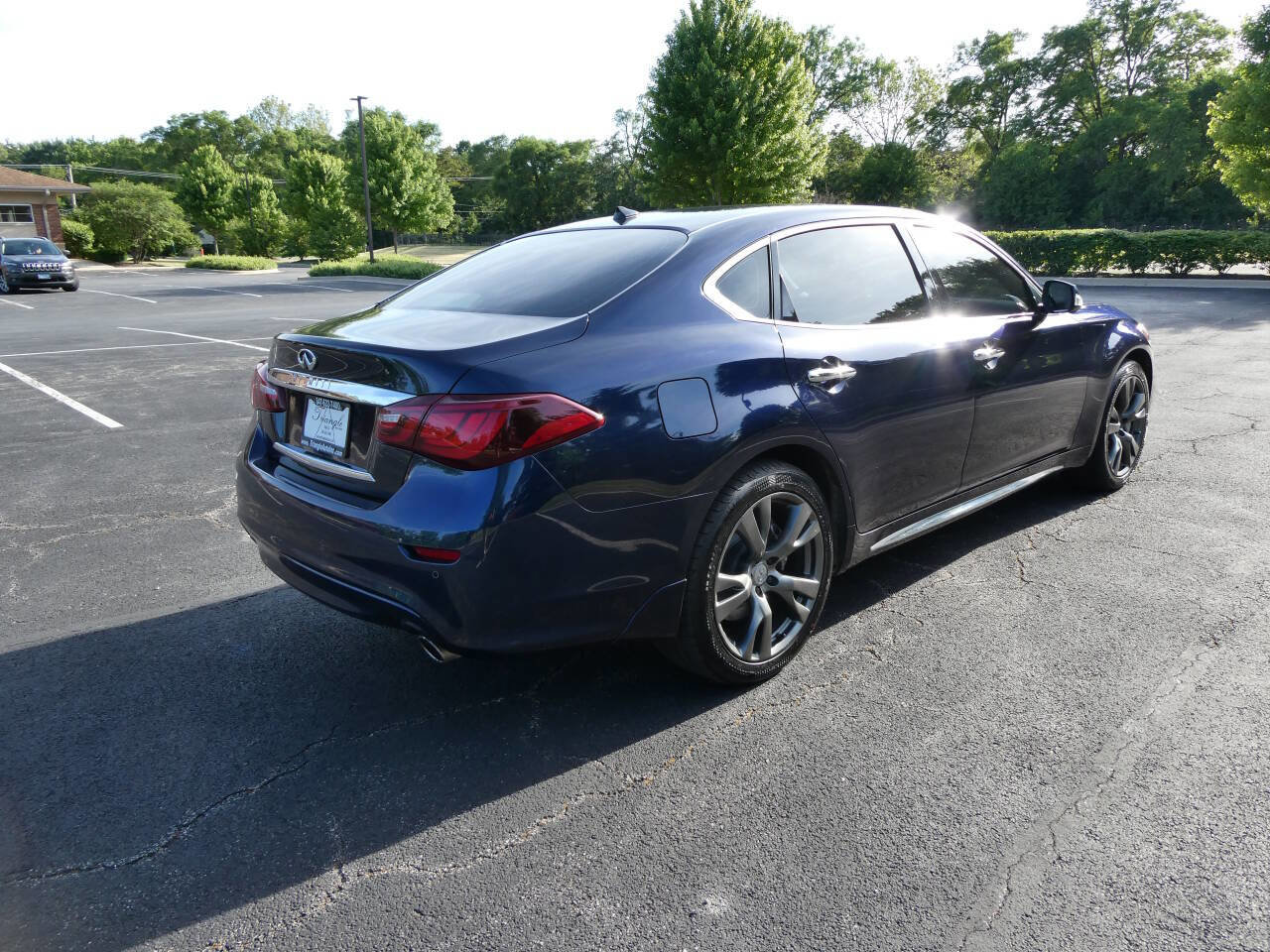 Used 2016 INFINITI Q70 L 3.7 w/ Deluxe Touring Package AWD/4WD image 5