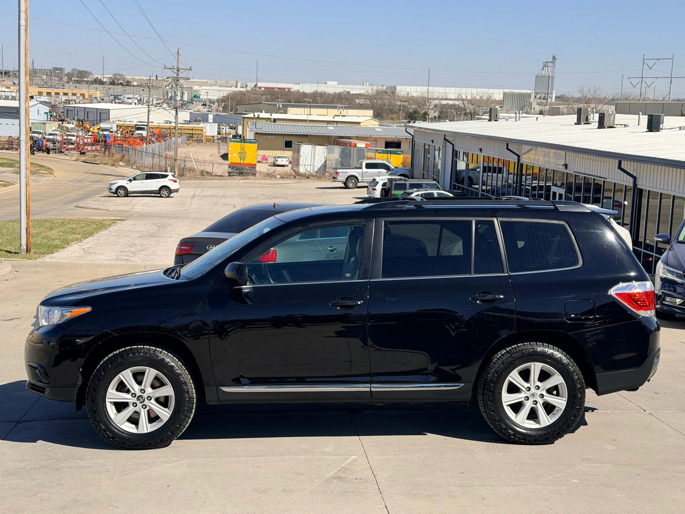 Used 2013 Toyota Highlander SE image 12