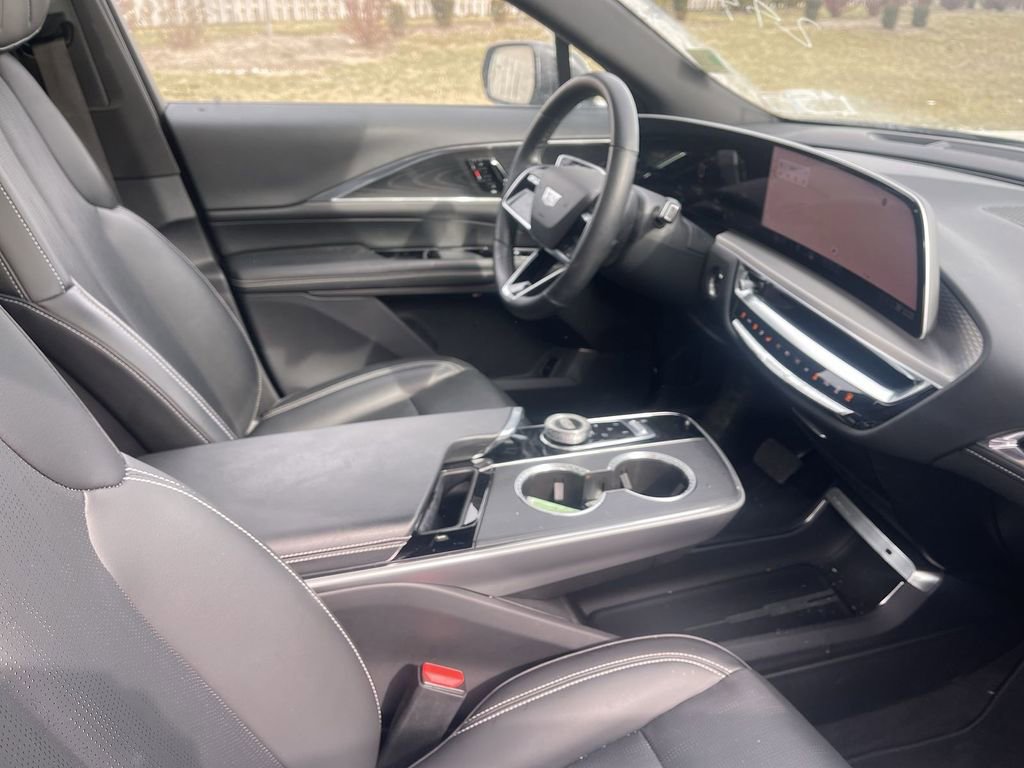 Certified 2024 Cadillac Lyriq Luxury image 39