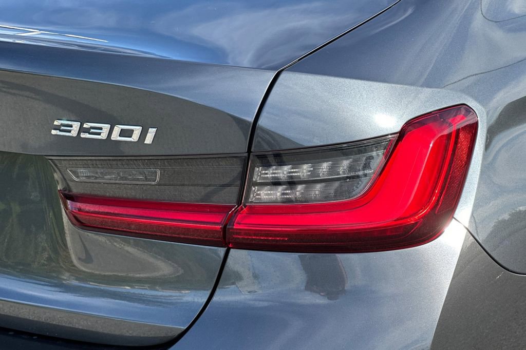 Used 2020 BMW 330i Sedan w/ Driving Assistance Package RWD image 32