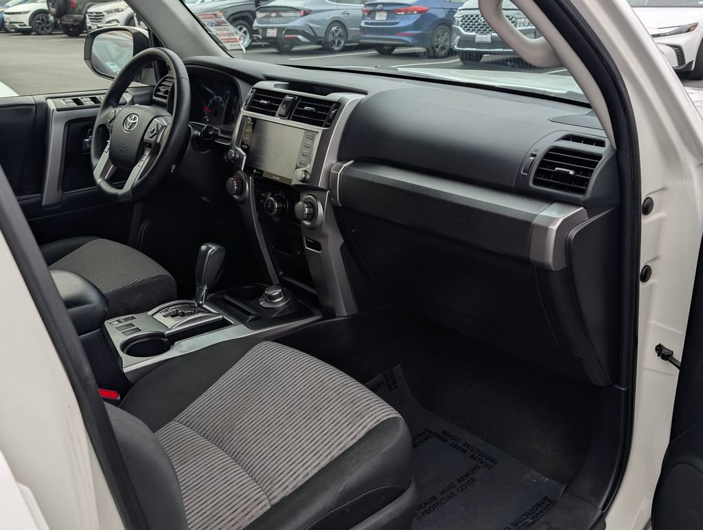 Used 2022 Toyota 4Runner SR5 AWD/4WD image 9