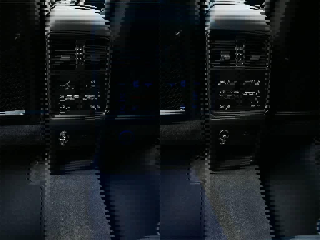 New 2025 Porsche Cayenne Turbo image 16