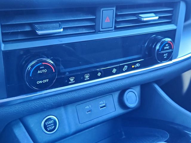 Used 2023 Nissan Rogue SV image 27