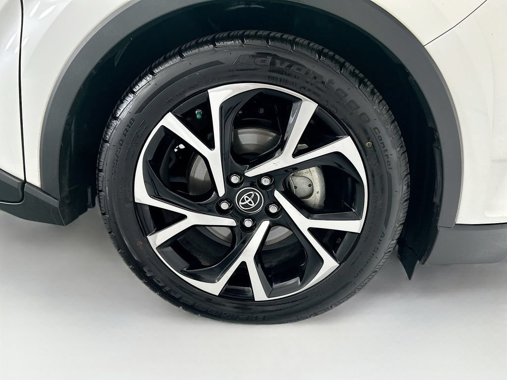 Used 2019 Toyota C-HR XLE FWD image 30
