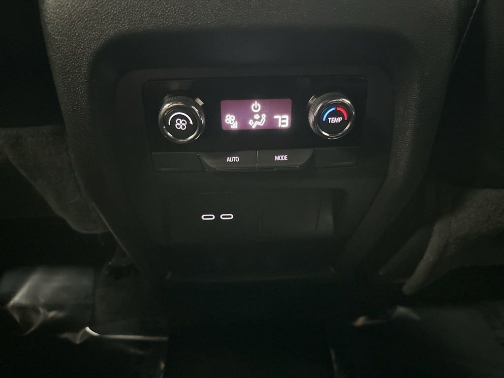 Used 2025 Chevrolet Traverse Z71 image 25