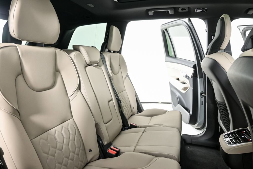 Used 2026 Volvo XC90 B6 Plus w/ Protection Package Premier AWD/4WD image 24