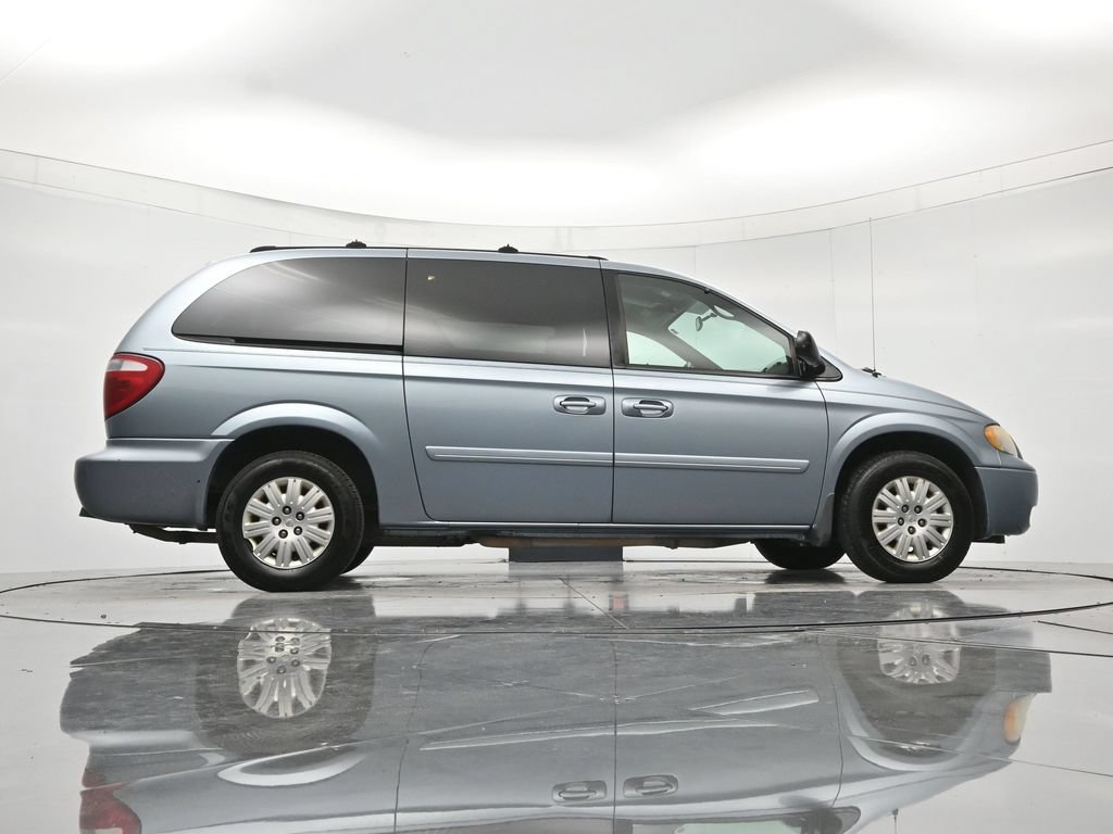Used 2005 Chrysler Town & Country LX w/ Popular Equipment Group II FWD image 37