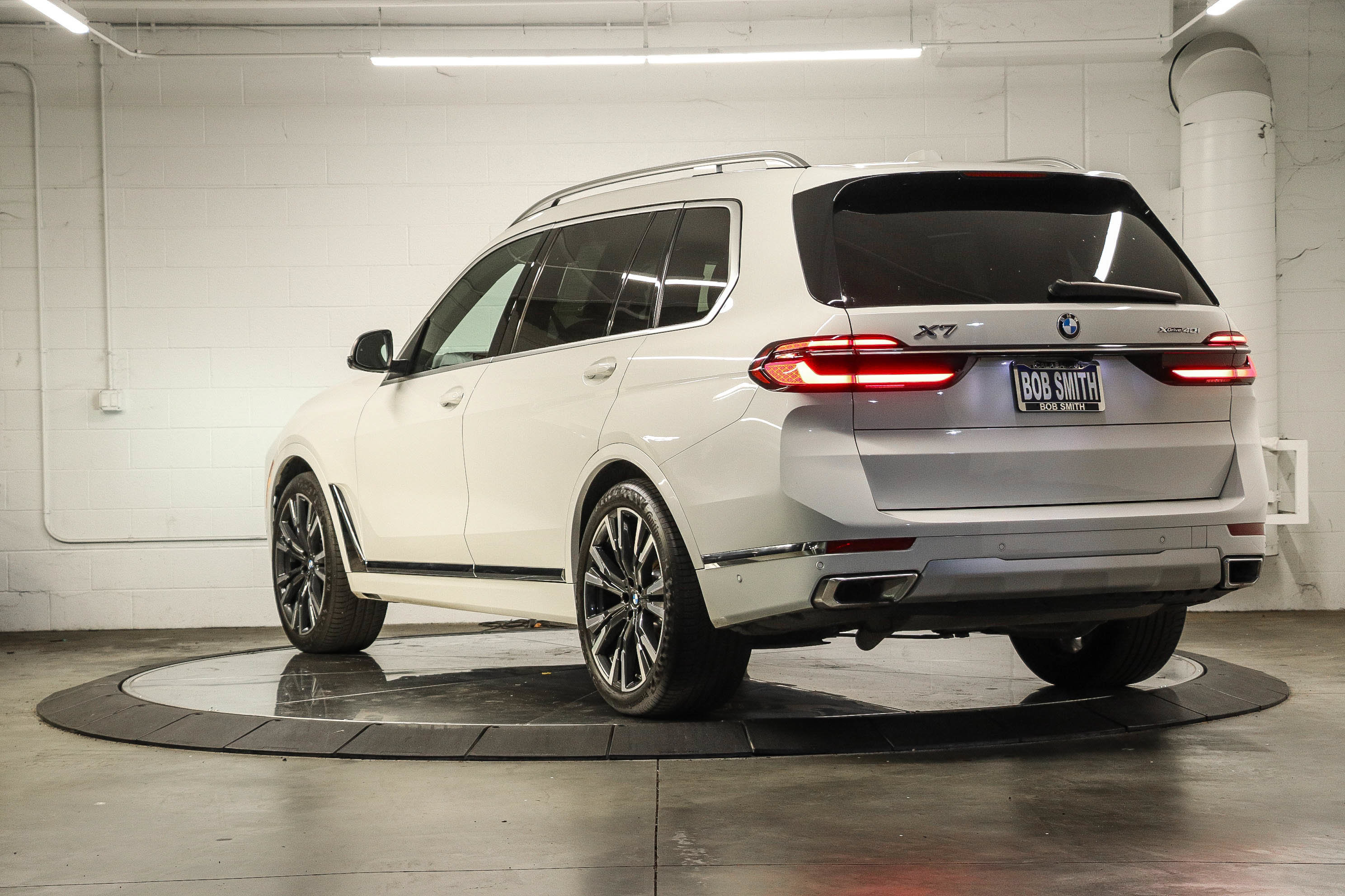 Used 2024 BMW X7 xDrive40i w/ Executive Package AWD/4WD image 4