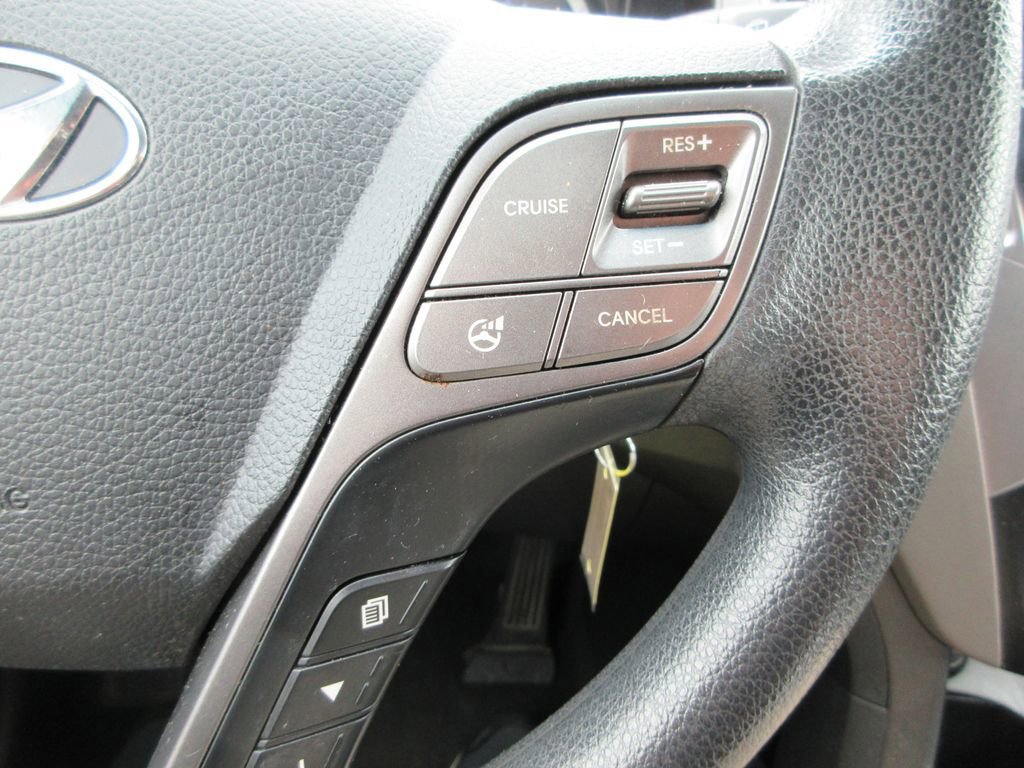 Used 2015 Hyundai Santa Fe GLS image 26