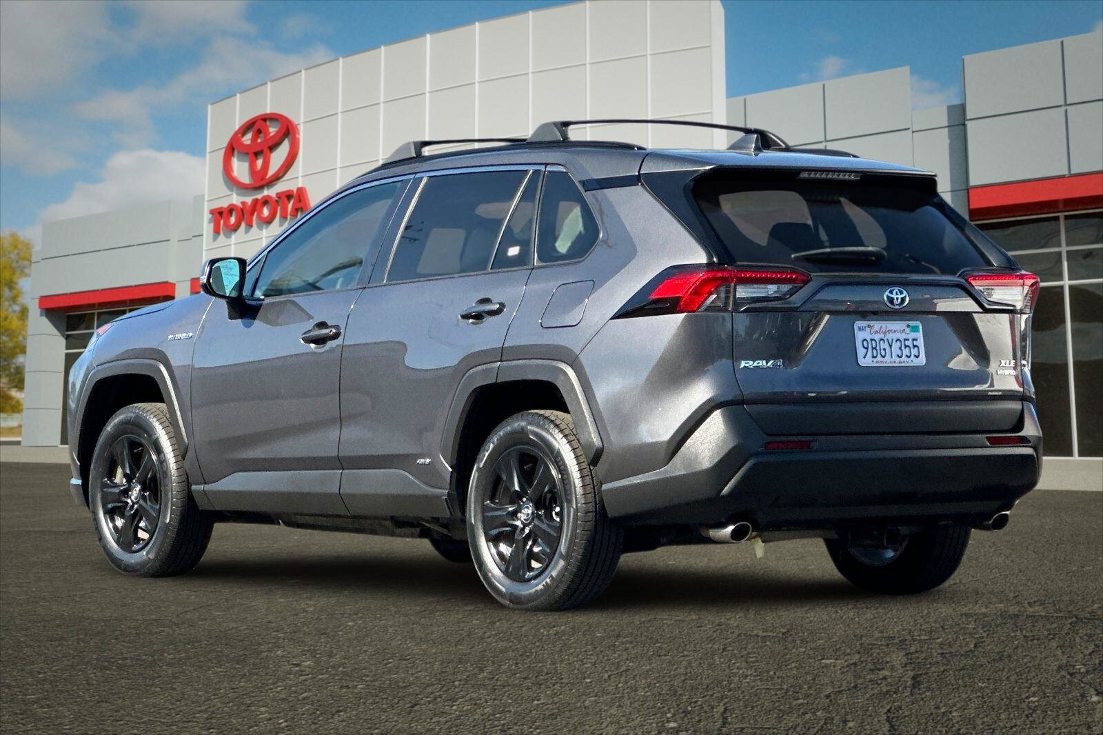 Certified 2020 Toyota RAV4 XLE w/ Convenience Package AWD/4WD image 5