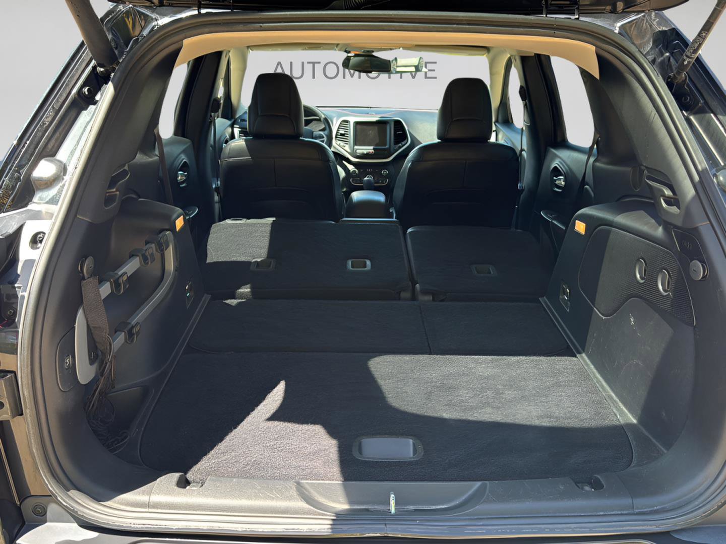 Used 2015 Jeep Cherokee Trailhawk w/ Comfort/Convenience Group AWD/4WD image 22