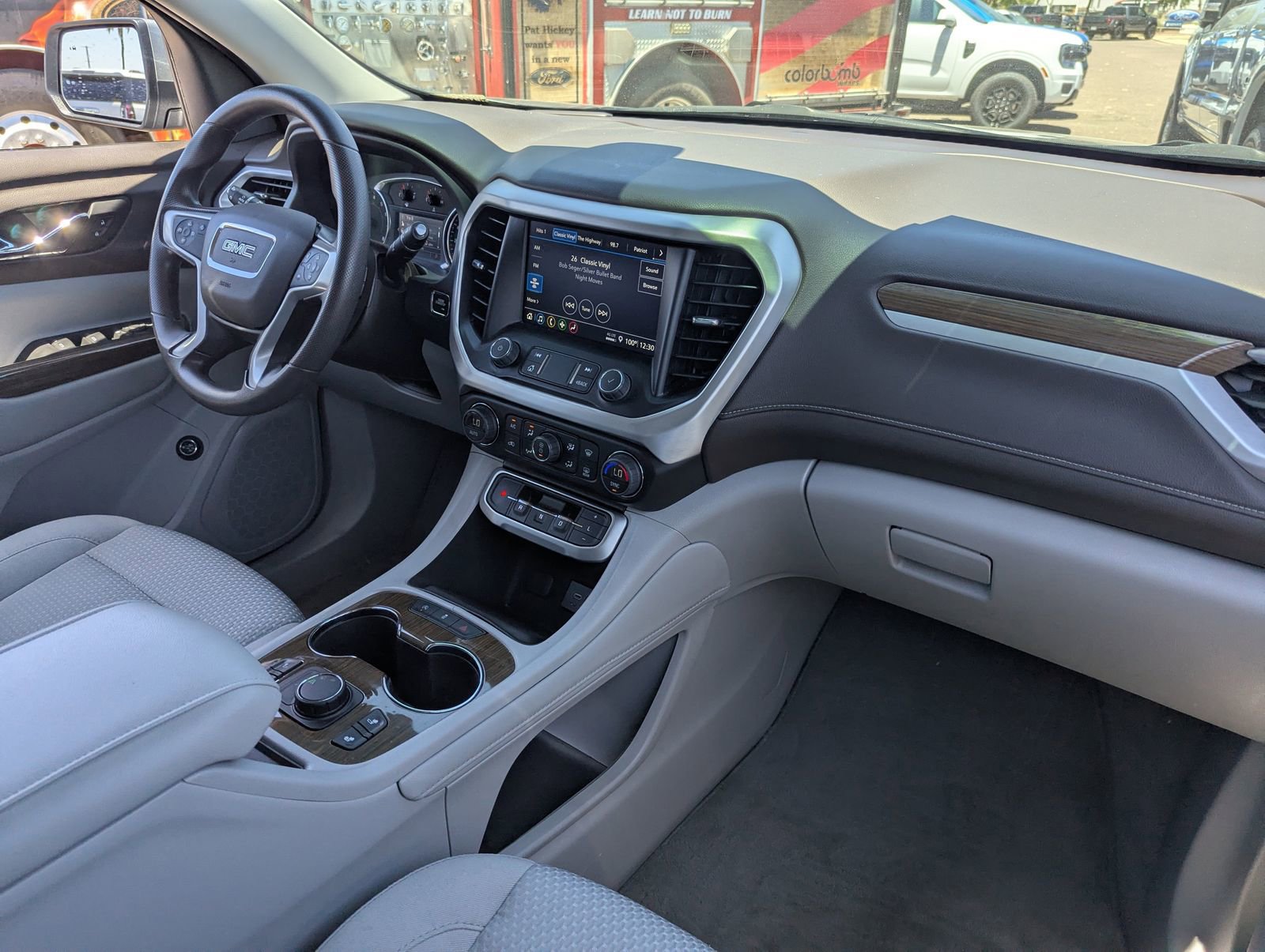Used 2023 GMC Acadia SLE w/ Driver Convenience Package FWD image 12