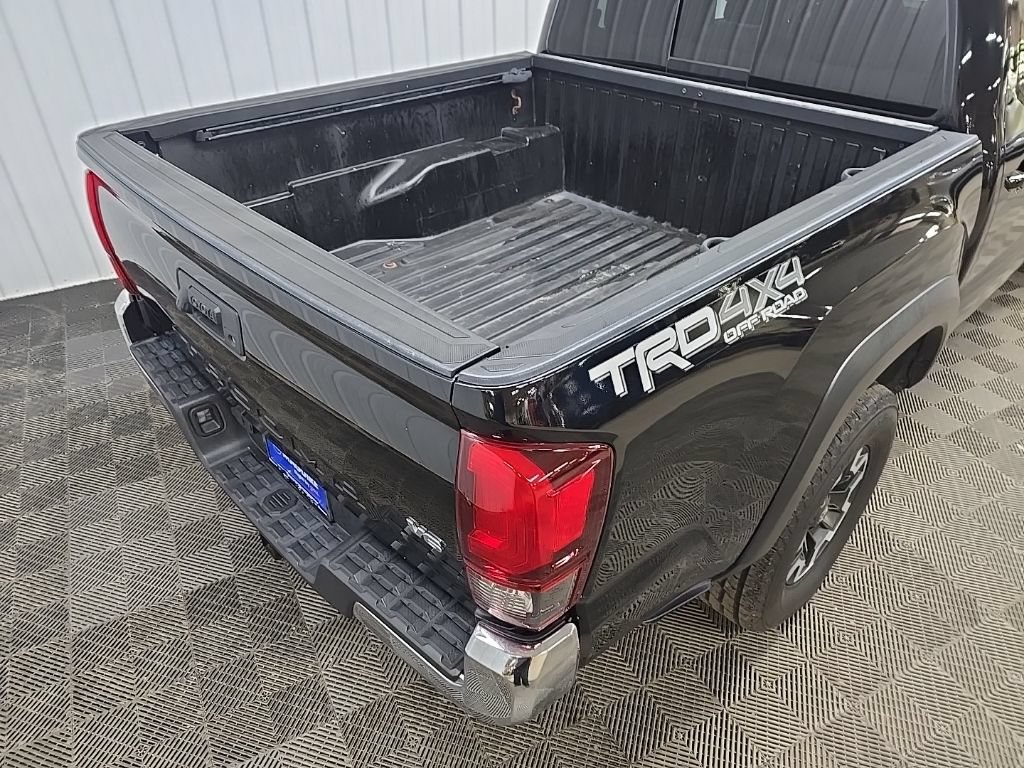 Used 2019 Toyota Tacoma TRD Off-Road AWD/4WD image 11