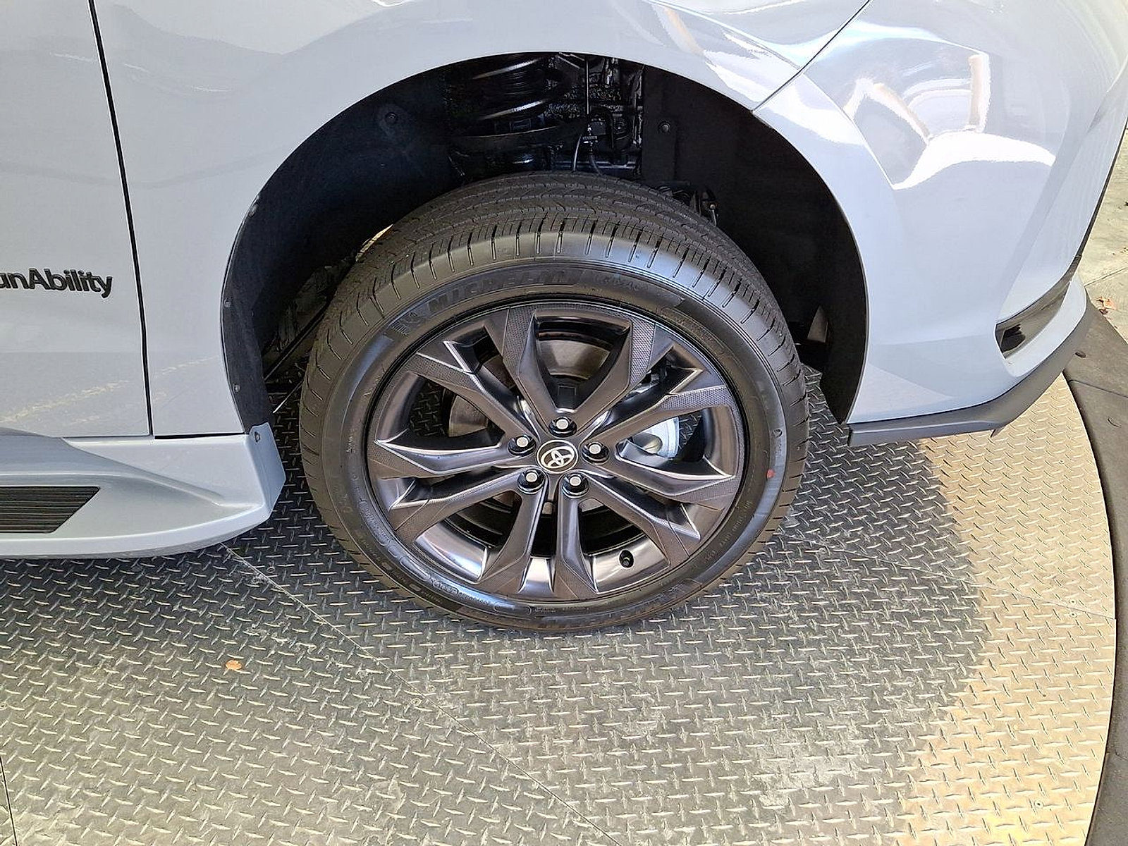 Used 2025 Toyota Sienna XSE w/ XSE Plus Package FWD image 27