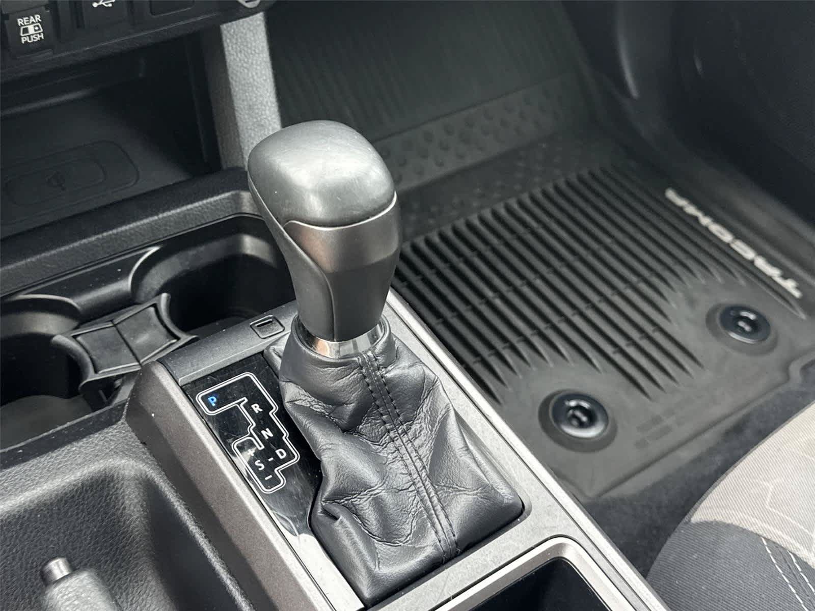 Used 2020 Toyota Tacoma TRD Off-Road AWD/4WD image 28