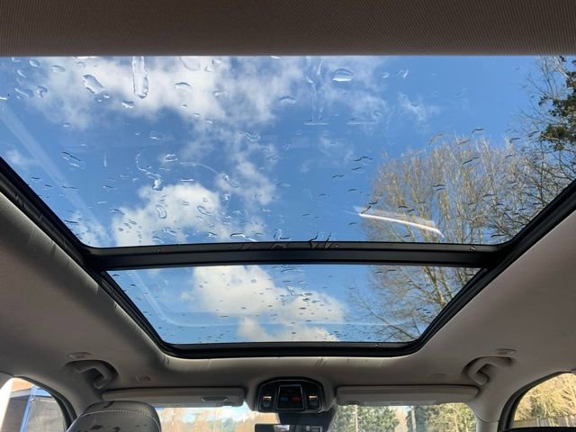 Used 2022 Jeep Grand Cherokee L Limited w/ Luxury Tech Group II image 12