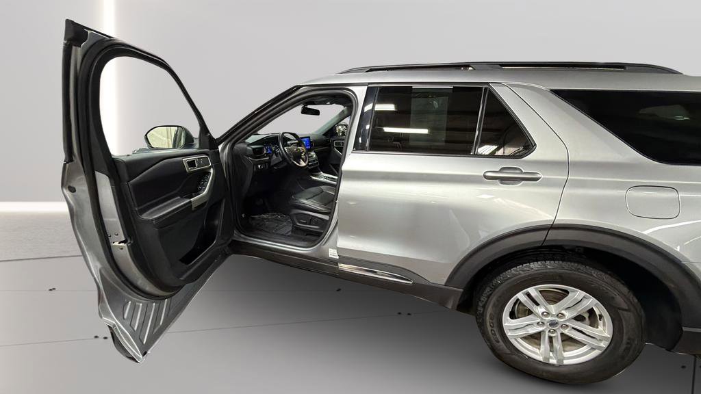 Used 2020 Ford Explorer XLT w/ Equipment Group 202A image 24