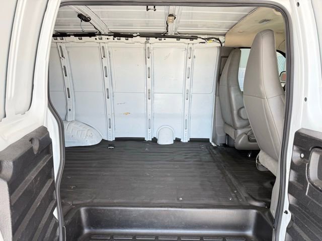Used 2020 GMC Savana 2500 image 12