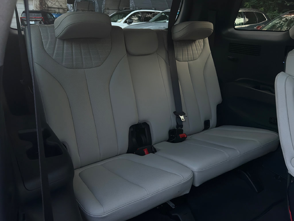 Used 2024 Hyundai Palisade Limited AWD/4WD image 18