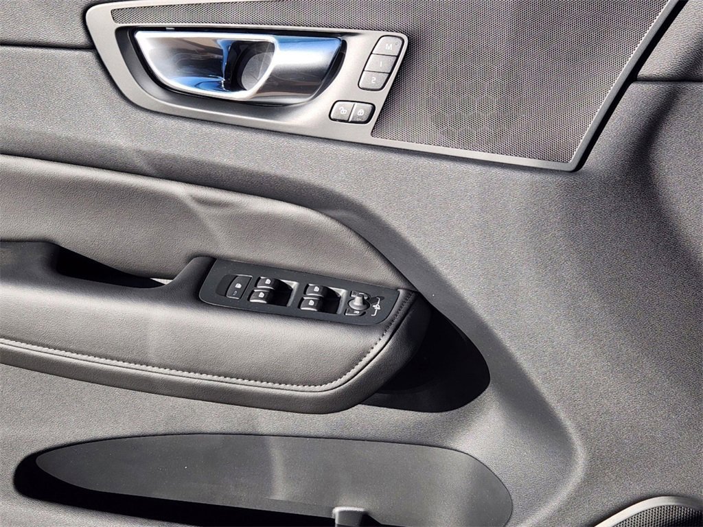 New 2025 Volvo XC60 B5 Core w/ Protection Package Premier image 10
