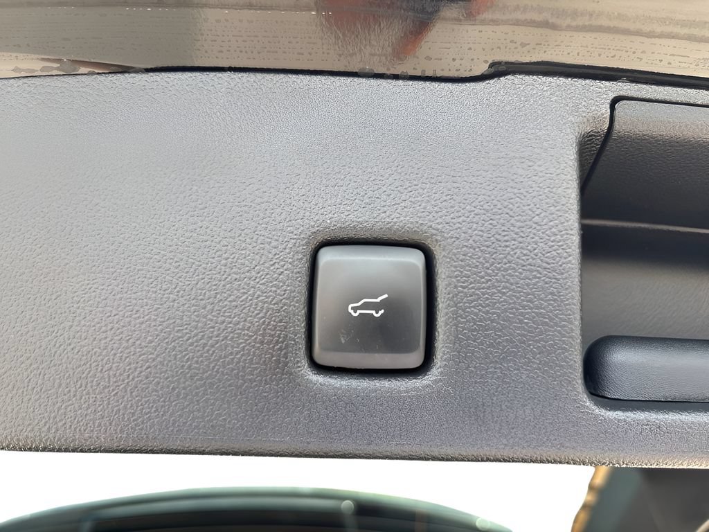Used 2025 Ford Escape Platinum AWD/4WD image 31