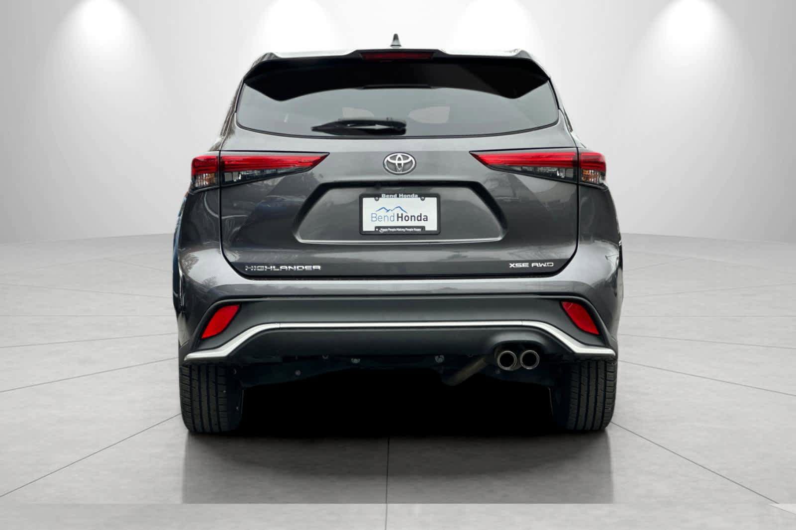 Used 2022 Toyota Highlander XSE AWD/4WD image 7