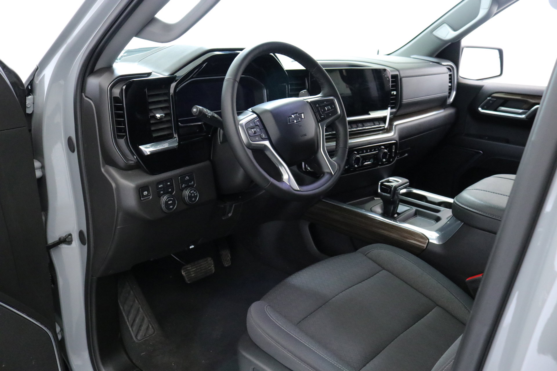 Used 2024 Chevrolet Silverado 1500 LT Trail Boss w/ LPO, Dark Essentials Package image 22