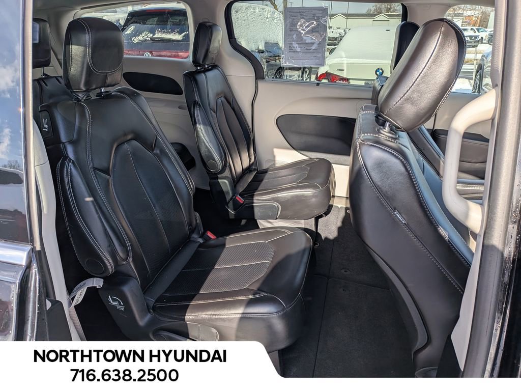 Used 2024 Chrysler Pacifica Touring-L image 36