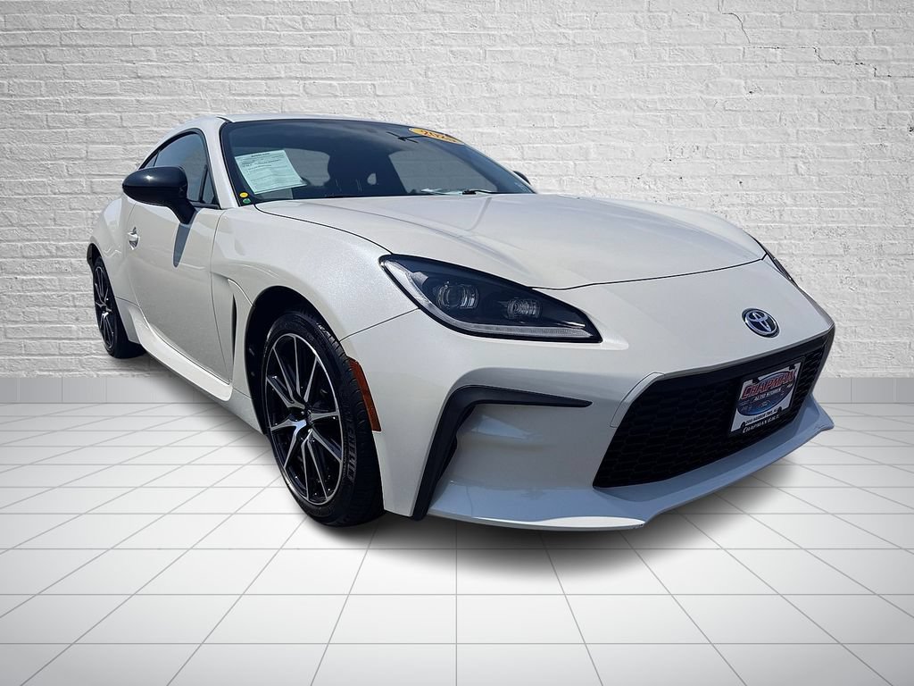 Used 2025 Toyota GR86 w/ ALL Weather Mat Package (TMS) RWD image 3