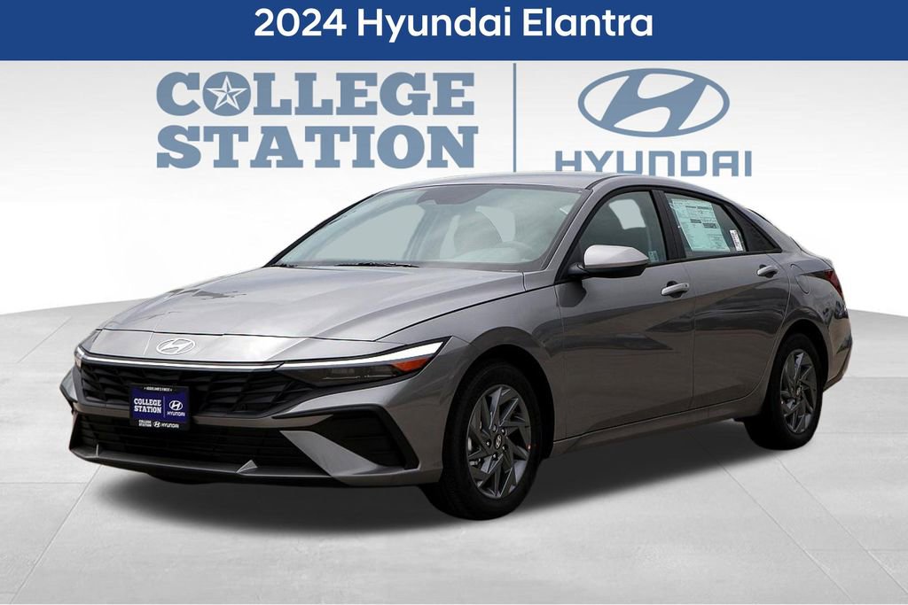 Used 2024 Hyundai Elantra SEL image 3