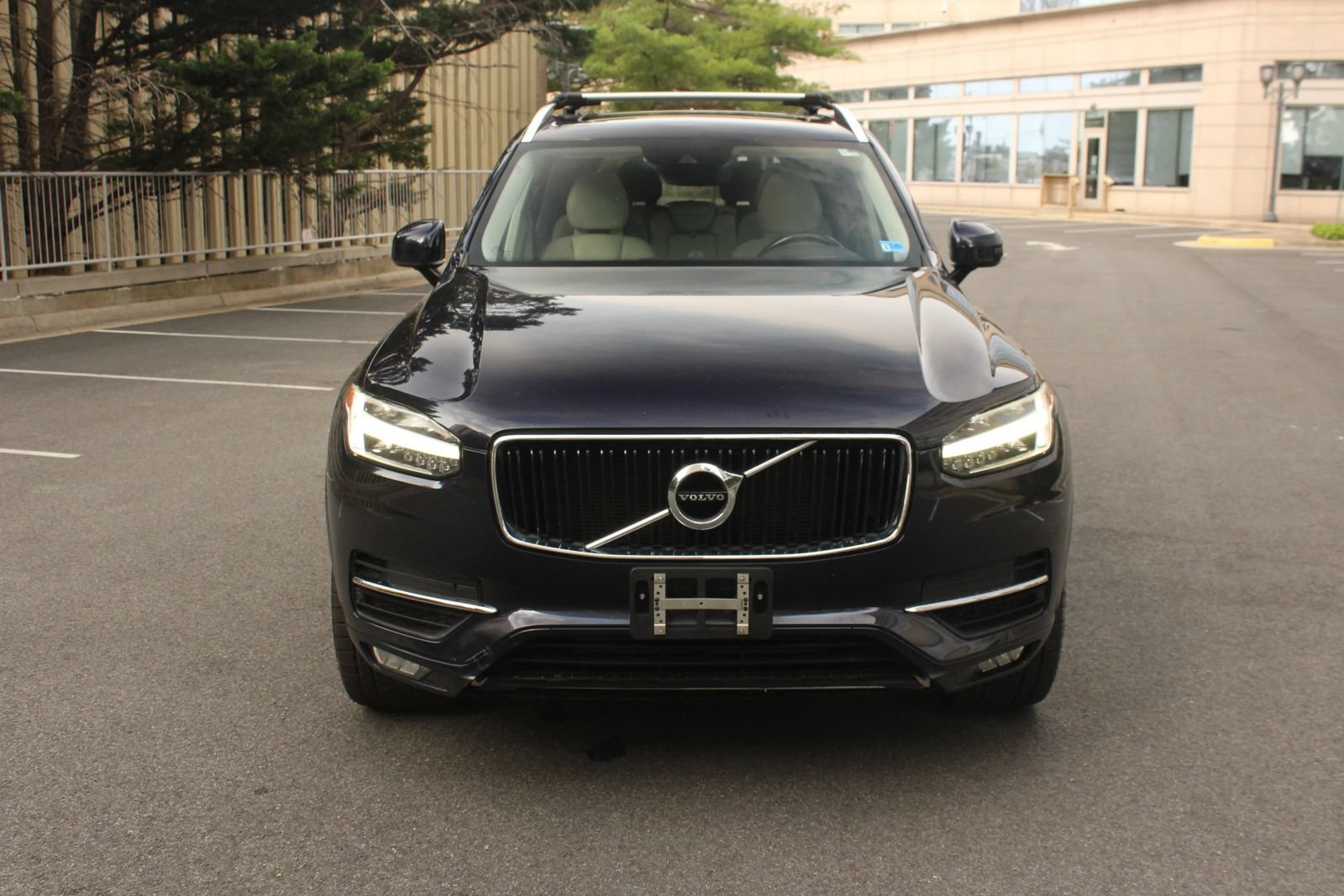 Used 2017 Volvo XC90 T6 Momentum AWD/4WD image 3