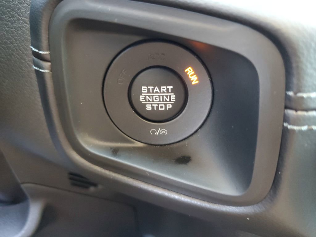 Used 2025 Jeep Gladiator Sport image 27