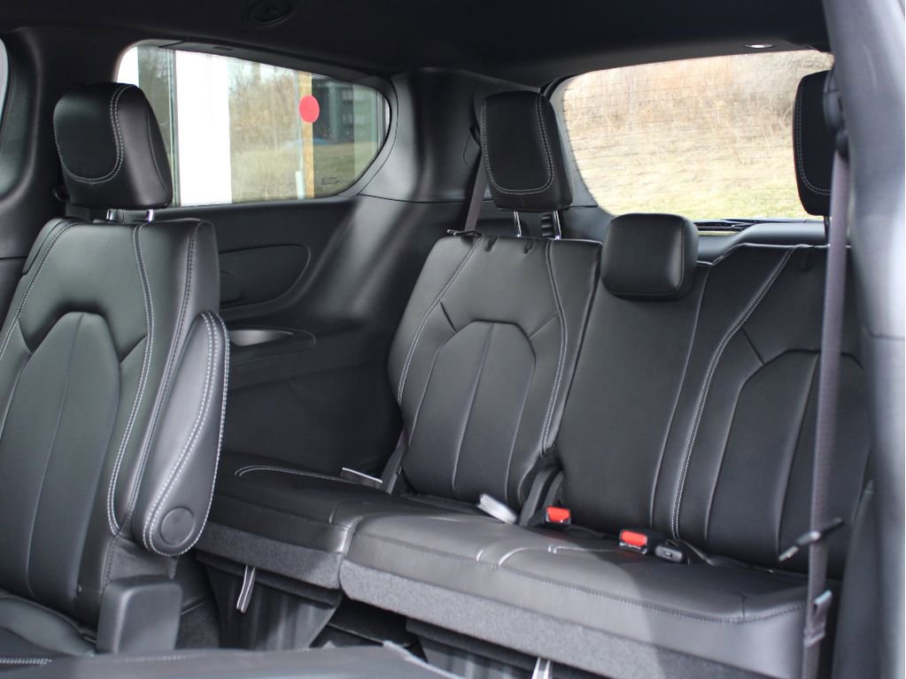 New 2026 Chrysler Pacifica Select image 31