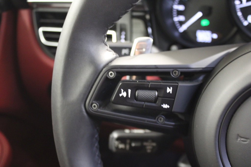 Certified 2025 Porsche Macan image 22