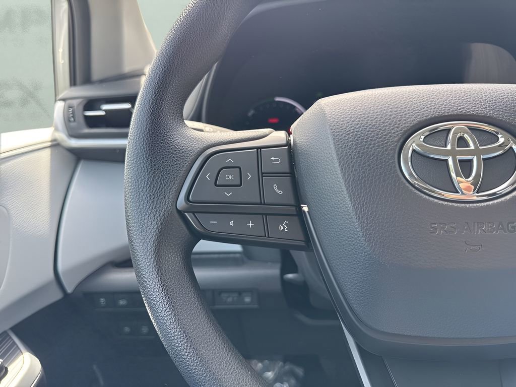 Used 2025 Toyota Sienna LE FWD image 14