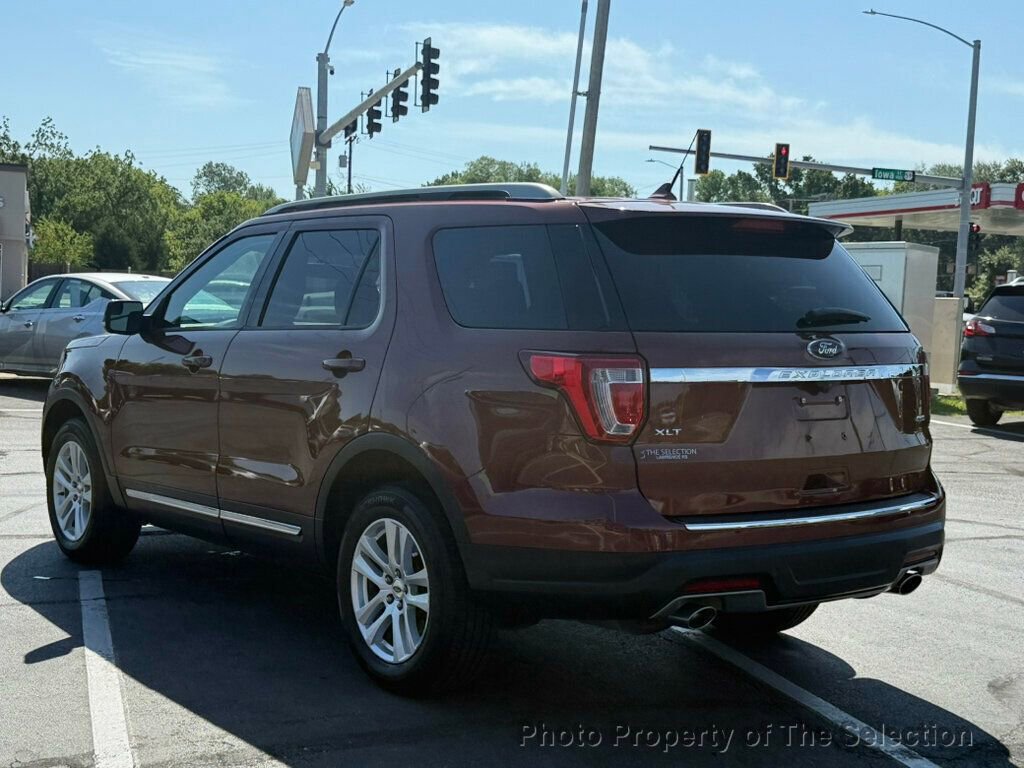 Used 2018 Ford Explorer XLT w/ Equipment Group 201A image 12