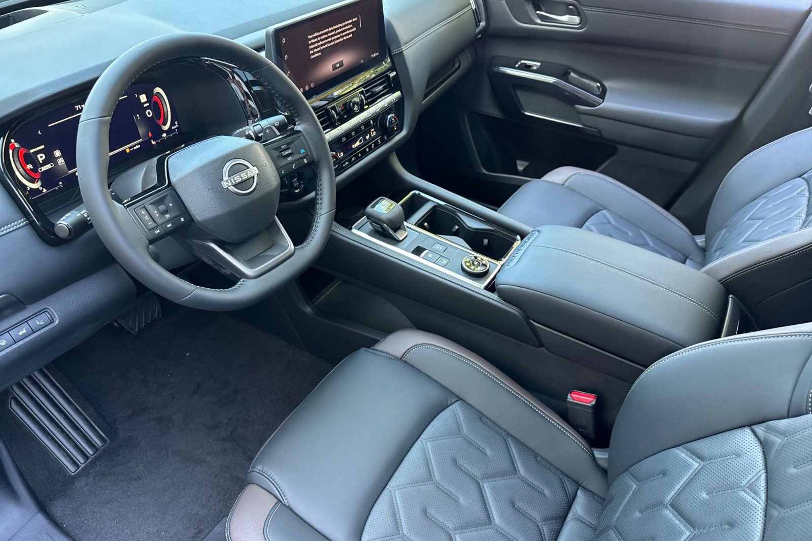 New 2026 Nissan Pathfinder Platinum AWD/4WD image 10
