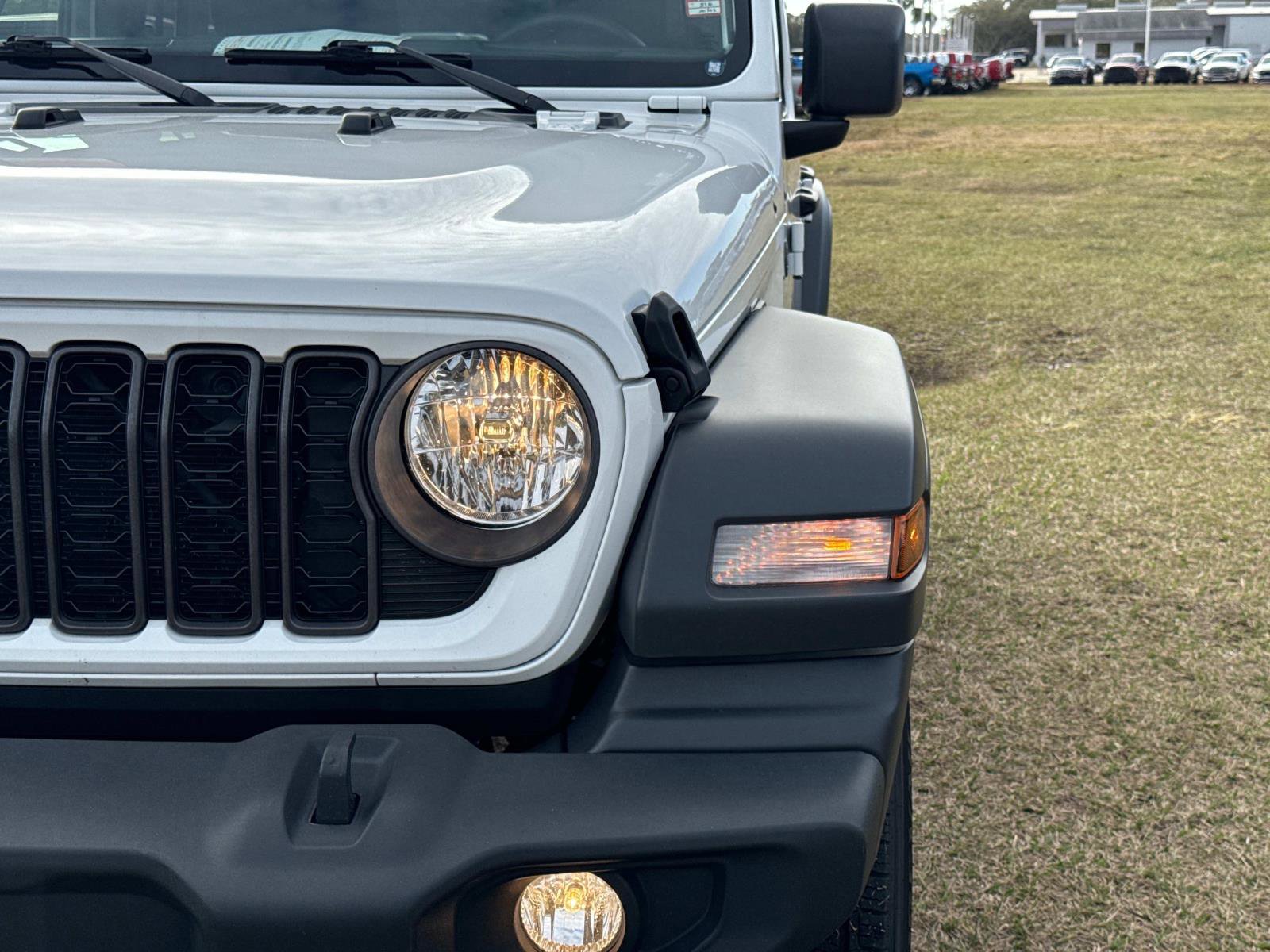 Used 2024 Jeep Wrangler Sport S image 9