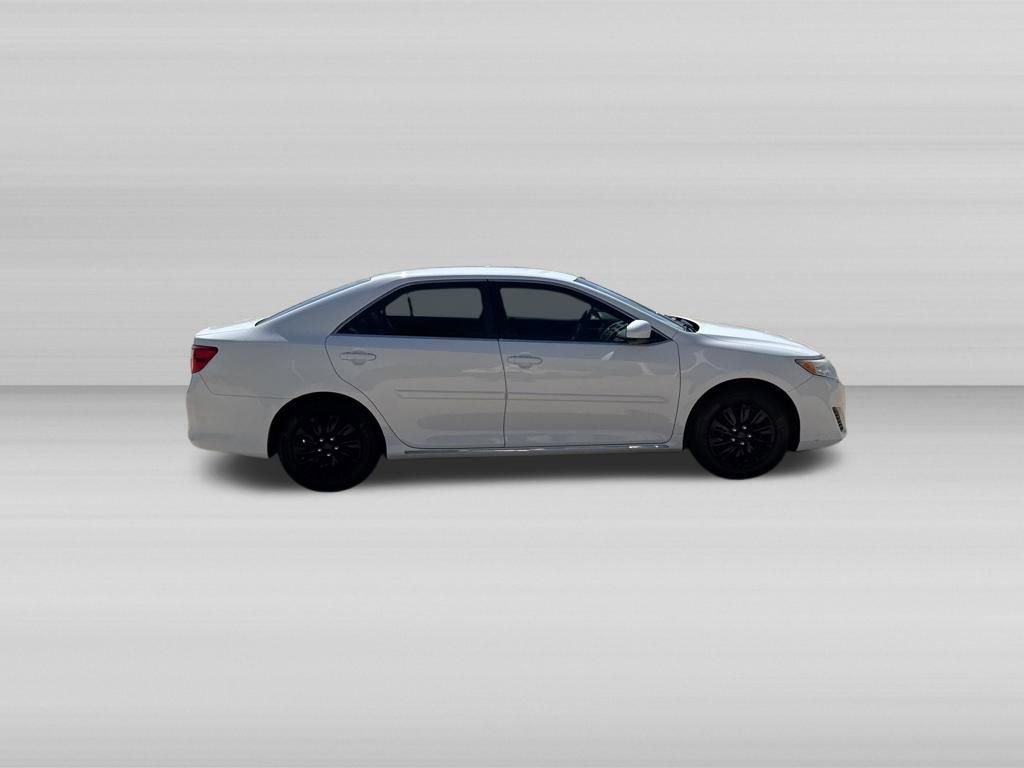 Used 2014 Toyota Camry LE FWD image 4