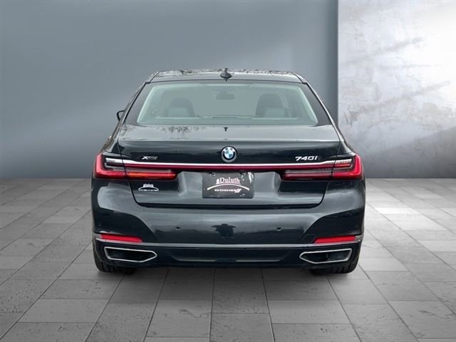 Used 2022 BMW 740i xDrive w/ Premium Package image 5